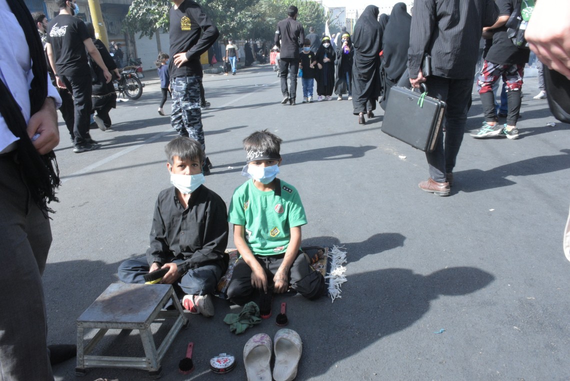 دهمین سوگواره عاشورایی عکس هیأت-محمدرضا غفارزاده-مجالس احیای امراهل‌البیت علیهم‌السلام مجموعه عکس-دوربین دیجیتال-ز کودکی خادم این تبار محترمم (خادمی کودکان)