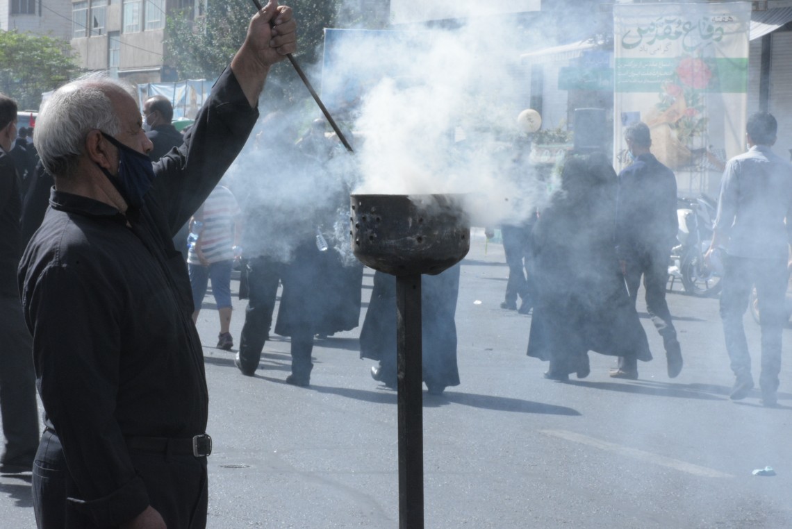 دهمین سوگواره عاشورایی عکس هیأت-محمدرضا غفارزاده-مجالس احیای امراهل‌البیت علیهم‌السلام مجموعه عکس-دوربین دیجیتال-ز کودکی خادم این تبار محترمم (خادمی کودکان)