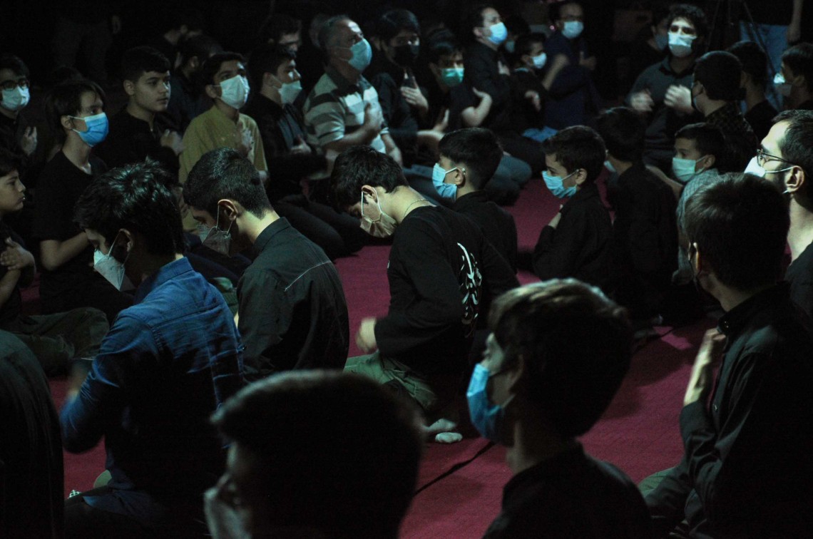 دهمین سوگواره عاشورایی عکس هیأت-محمدرضا غفارزاده-مجالس احیای امراهل‌البیت علیهم‌السلام مجموعه عکس-دوربین دیجیتال-ز کودکی خادم این تبار محترمم (خادمی کودکان)