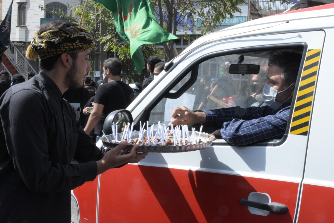 دهمین سوگواره عاشورایی عکس هیأت-محمدرضا غفارزاده-مجالس احیای امراهل‌البیت علیهم‌السلام مجموعه عکس-دوربین دیجیتال-ز کودکی خادم این تبار محترمم (خادمی کودکان)