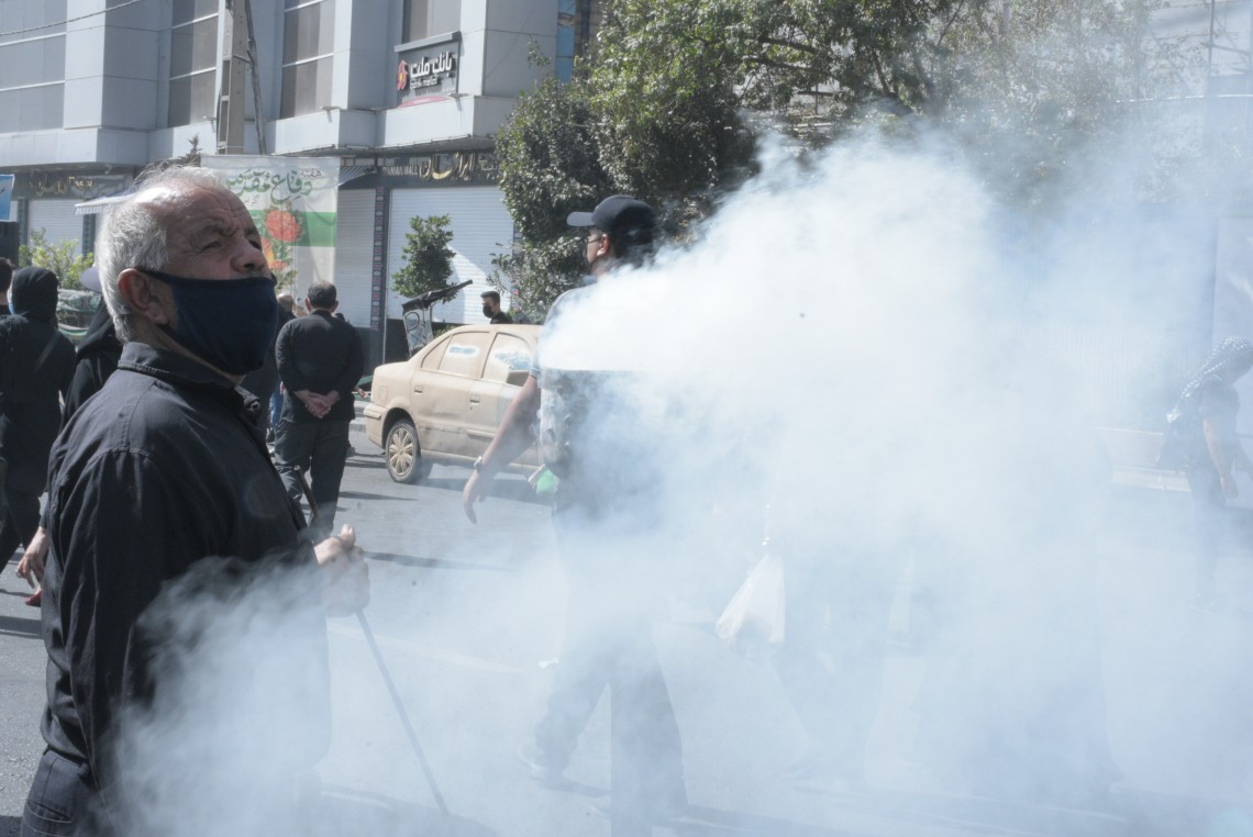 دهمین سوگواره عاشورایی عکس هیأت-محمدرضا غفارزاده-مجالس احیای امراهل‌البیت علیهم‌السلام مجموعه عکس-دوربین دیجیتال-ز کودکی خادم این تبار محترمم (خادمی کودکان)