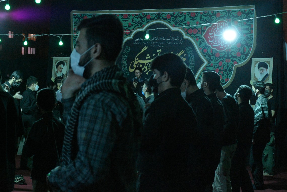 دهمین سوگواره عاشورایی عکس هیأت-محمدرضا غفارزاده-مجالس احیای امراهل‌البیت علیهم‌السلام مجموعه عکس-دوربین دیجیتال-ز کودکی خادم این تبار محترمم (خادمی کودکان)