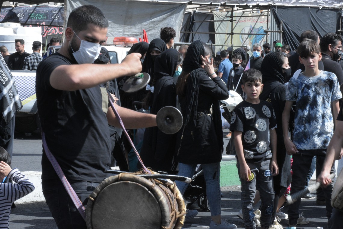 دهمین سوگواره عاشورایی عکس هیأت-محمدرضا غفارزاده-مجالس احیای امراهل‌البیت علیهم‌السلام مجموعه عکس-دوربین دیجیتال-ز کودکی خادم این تبار محترمم (خادمی کودکان)