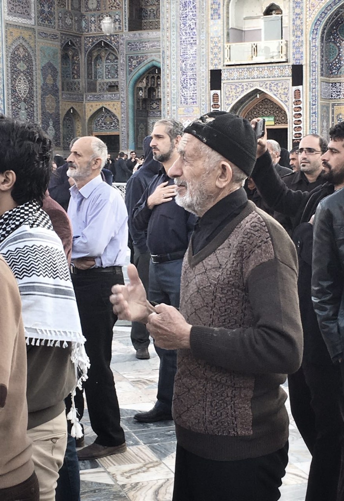 دهمین سوگواره عاشورایی عکس هیأت-مهدی لاری-مجالس احیای امراهل‌البیت علیهم‌السلام مجموعه عکس-موبایلی-با یا حسین یا حسین پیر می شویم (پیرغلامان)