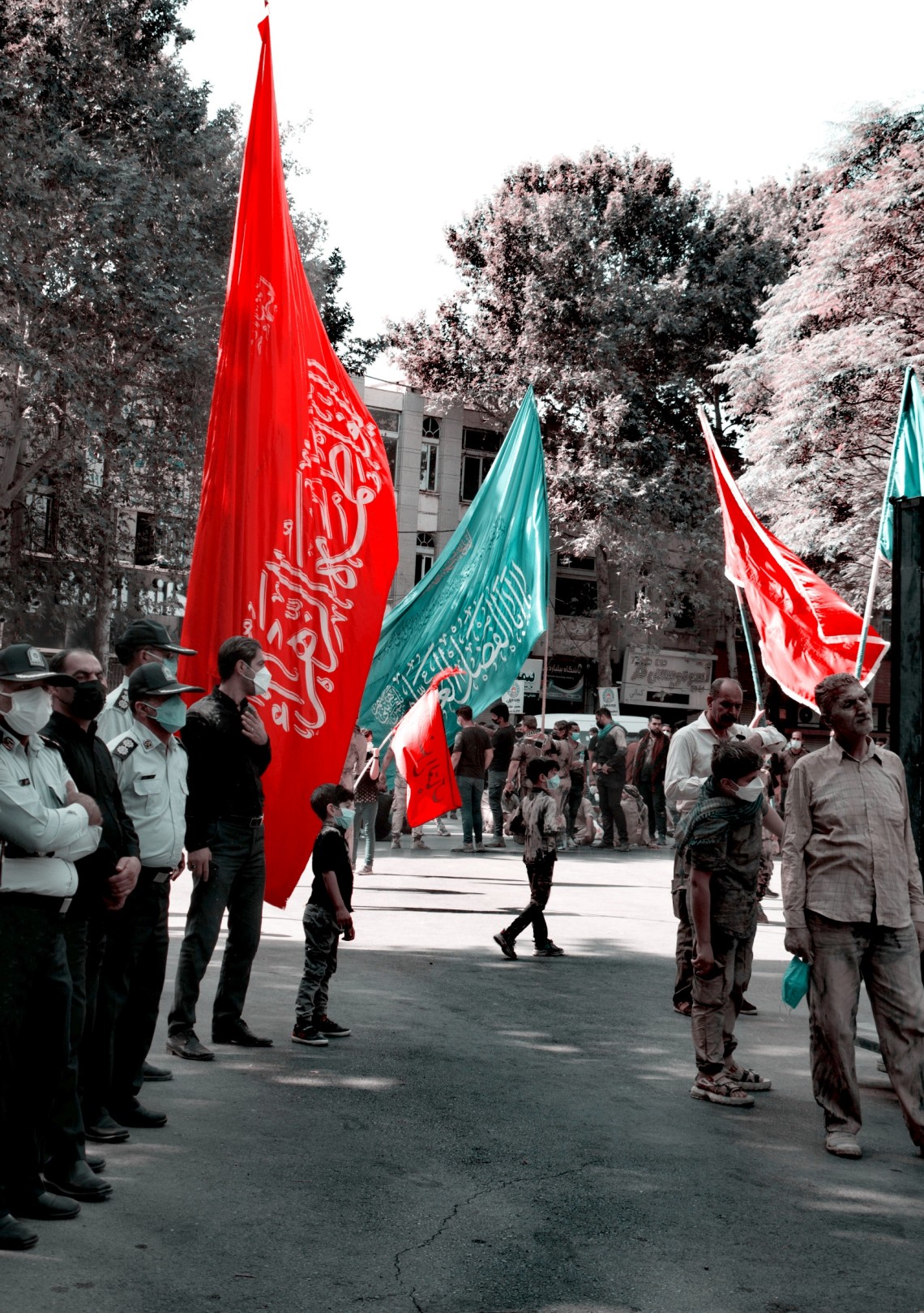 دهمین سوگواره عاشورایی عکس هیأت-فاطمه غفاریان-مجالس احیای امراهل‌البیت علیهم‌السلام مجموعه عکس-دوربین دیجیتال-همه اعضای یک پیکر همه سرباز یک سنگر (رعایت مسائل بهداشتی در هیأت)