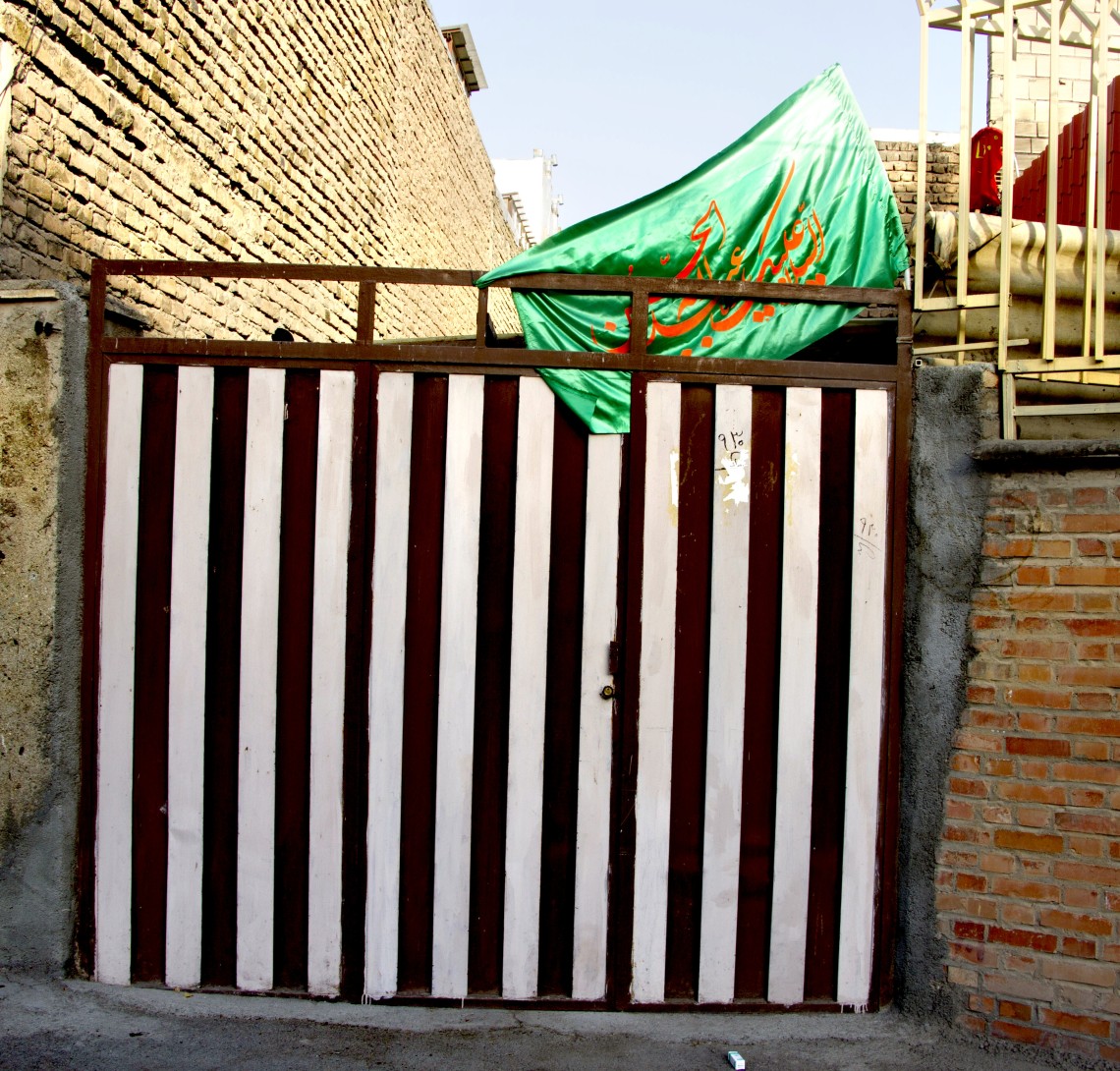 دهمین سوگواره عاشورایی عکس هیأت-فاطمه غفاریان-مجالس احیای امراهل‌البیت علیهم‌السلام مجموعه عکس-دوربین دیجیتال-همه اعضای یک پیکر همه سرباز یک سنگر (رعایت مسائل بهداشتی در هیأت)