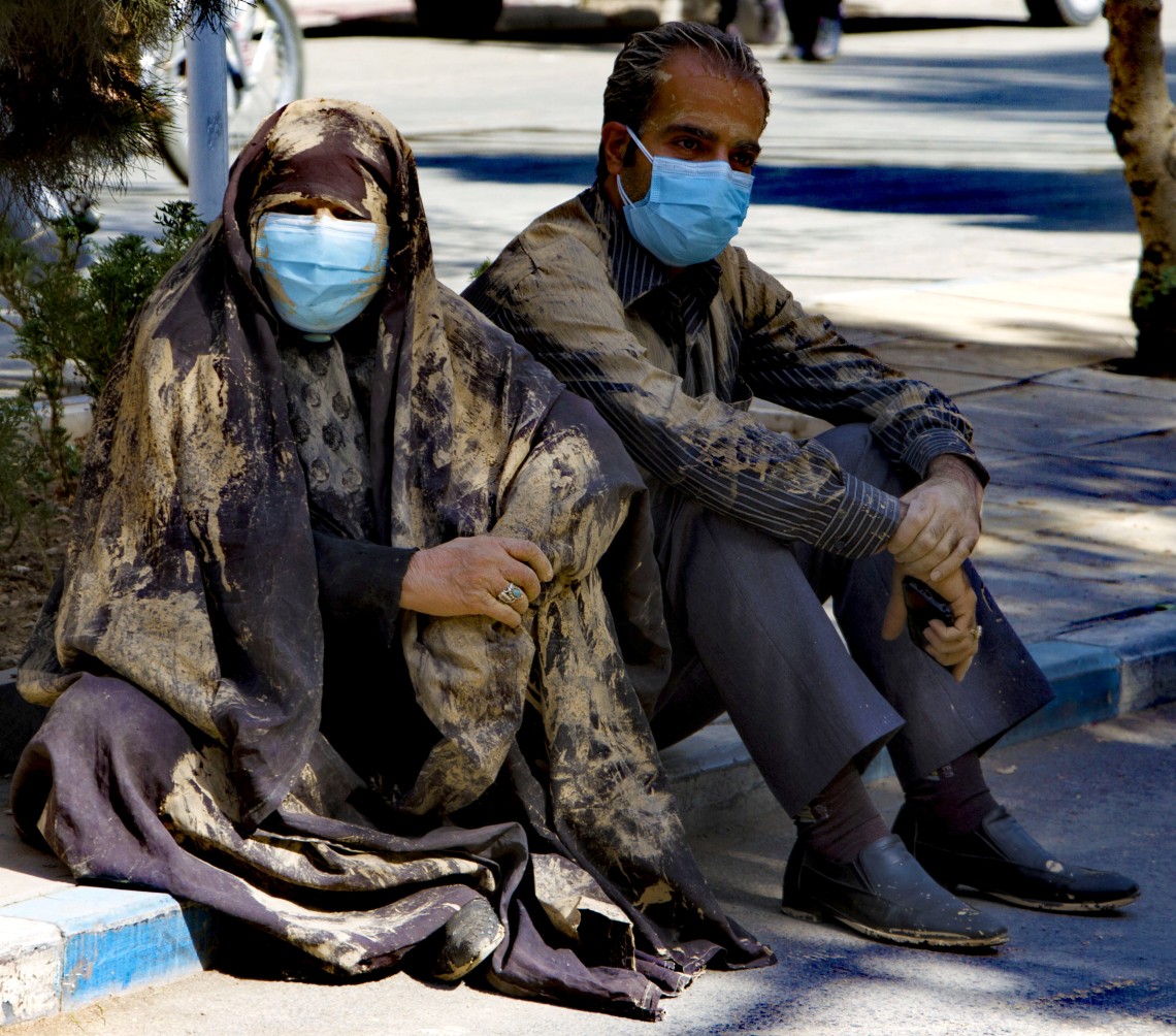 دهمین سوگواره عاشورایی عکس هیأت-فاطمه غفاریان-مجالس احیای امراهل‌البیت علیهم‌السلام مجموعه عکس-دوربین دیجیتال-همه اعضای یک پیکر همه سرباز یک سنگر (رعایت مسائل بهداشتی در هیأت)