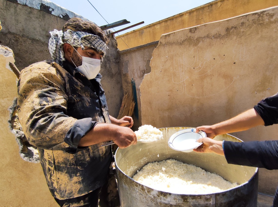 دهمین سوگواره عاشورایی عکس هیأت-Ali Moghadasi-مجالس احیای امراهل‌البیت علیهم‌السلام مجموعه عکس-موبایلی-همه اعضای یک پیکر همه سرباز یک سنگر (رعایت مسائل بهداشتی در هیأت)
