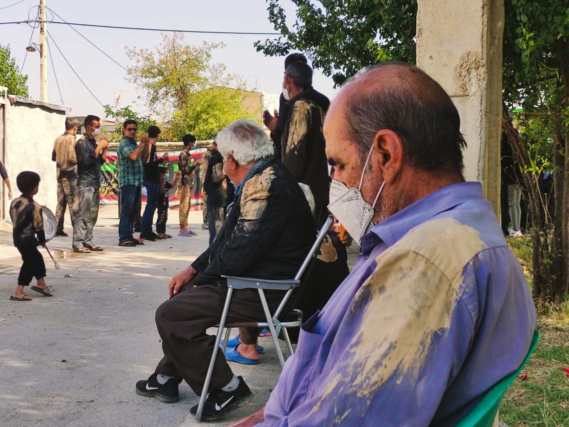 دهمین سوگواره عاشورایی عکس هیأت-Ali Moghadasi-مجالس احیای امراهل‌البیت علیهم‌السلام مجموعه عکس-موبایلی-همه اعضای یک پیکر همه سرباز یک سنگر (رعایت مسائل بهداشتی در هیأت)