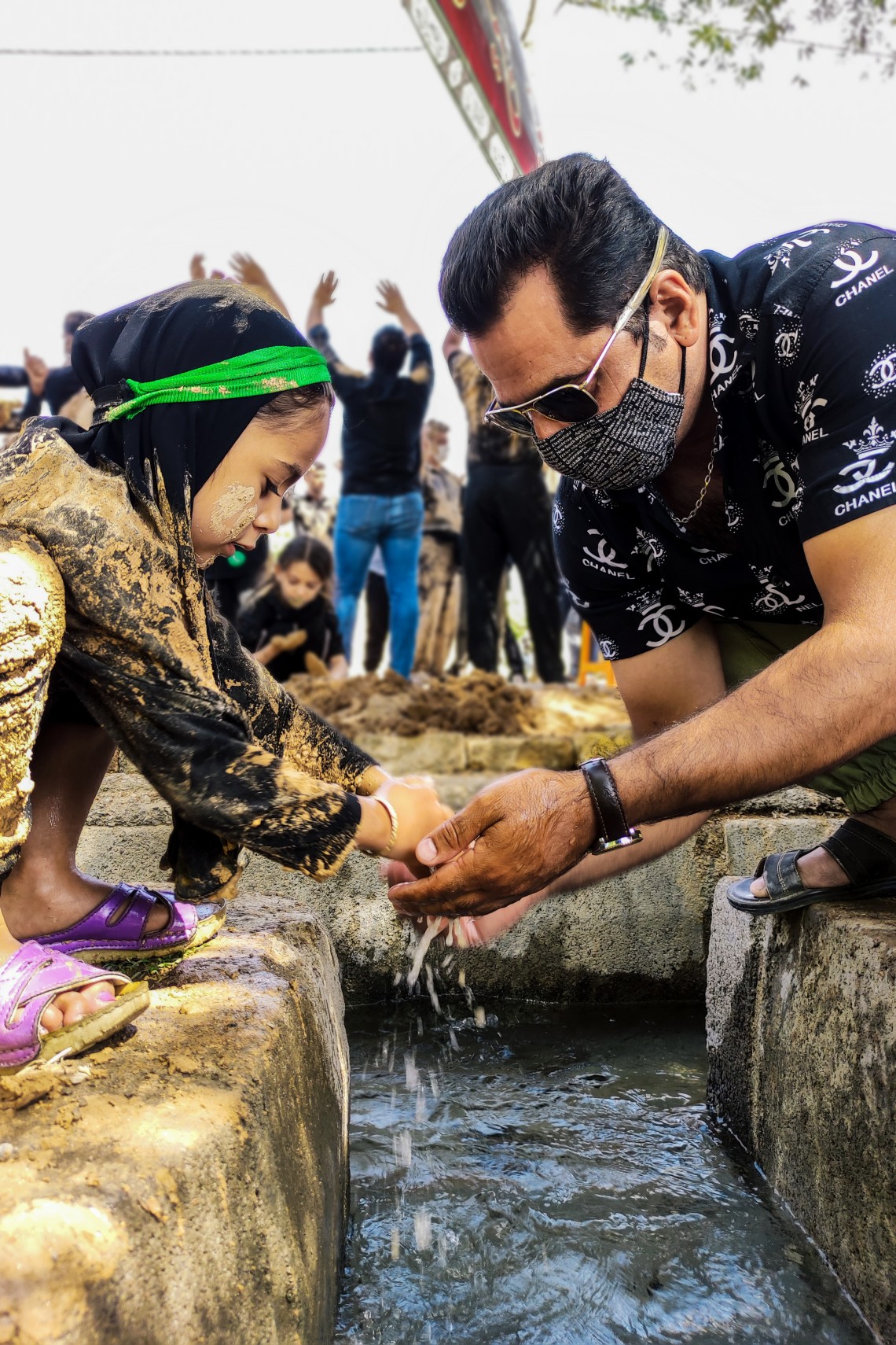 دهمین سوگواره عاشورایی عکس هیأت-Ali Moghadasi-مجالس احیای امراهل‌البیت علیهم‌السلام مجموعه عکس-موبایلی-همه اعضای یک پیکر همه سرباز یک سنگر (رعایت مسائل بهداشتی در هیأت)
