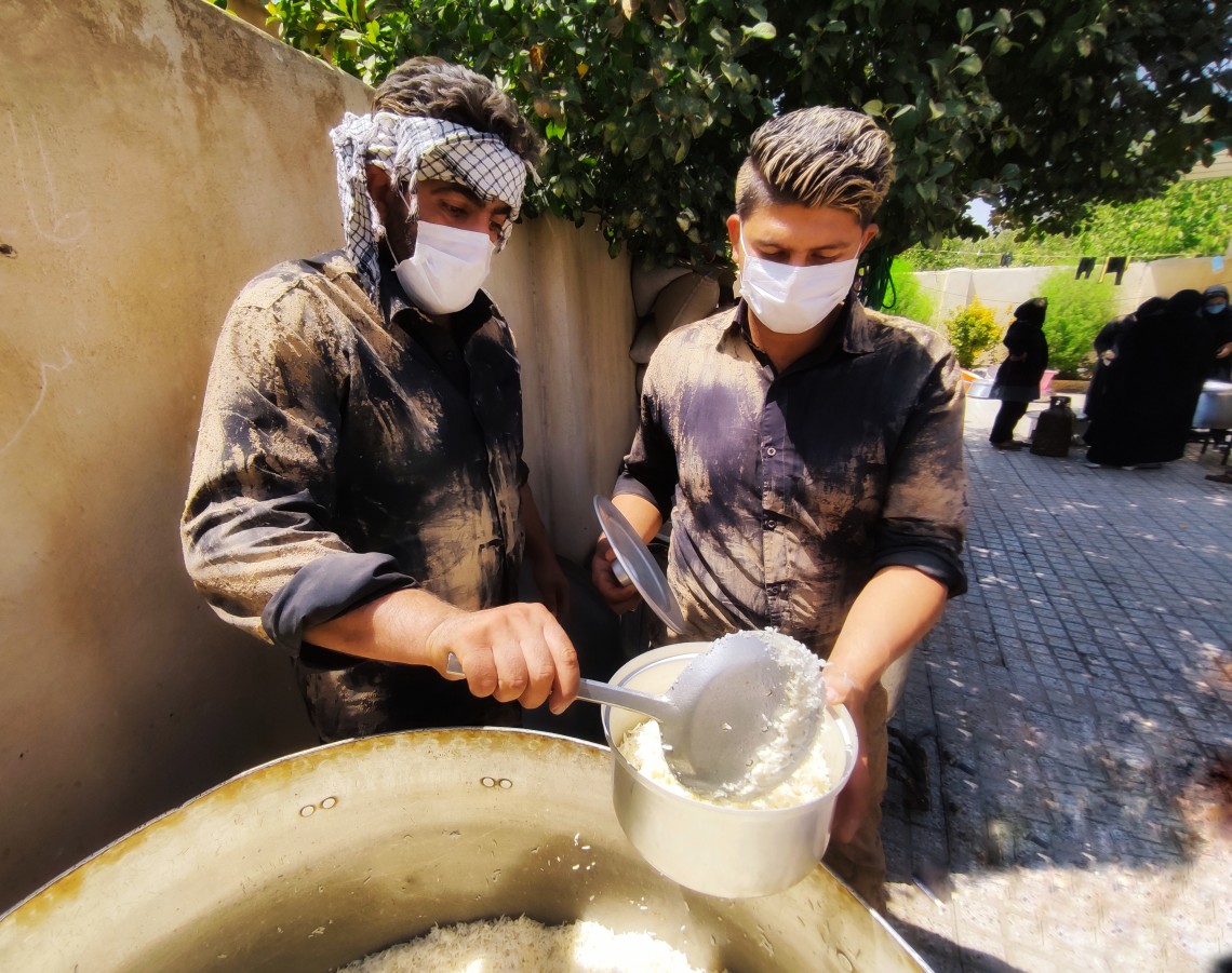 دهمین سوگواره عاشورایی عکس هیأت-Ali Moghadasi-مجالس احیای امراهل‌البیت علیهم‌السلام مجموعه عکس-موبایلی-همه اعضای یک پیکر همه سرباز یک سنگر (رعایت مسائل بهداشتی در هیأت)